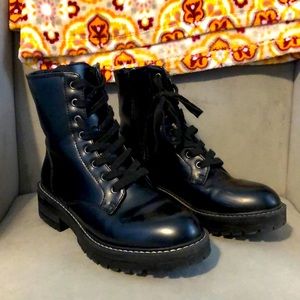 Great condition Combat boots. Laces and zipper
